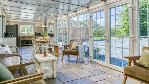 The Lodge at Ynys - sleeps 20 guests  in 8 bedrooms
