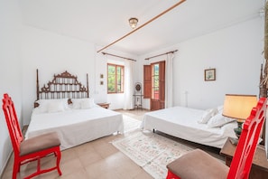 Room - Holiday Villa 'Villa Son Perot' with Mountain Views, Private Pool and Wi-Fi (Orient)