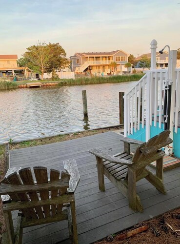 Beach retreat! 
Family fun! 
Use our bikes, boats and fishing poles,
 Free!