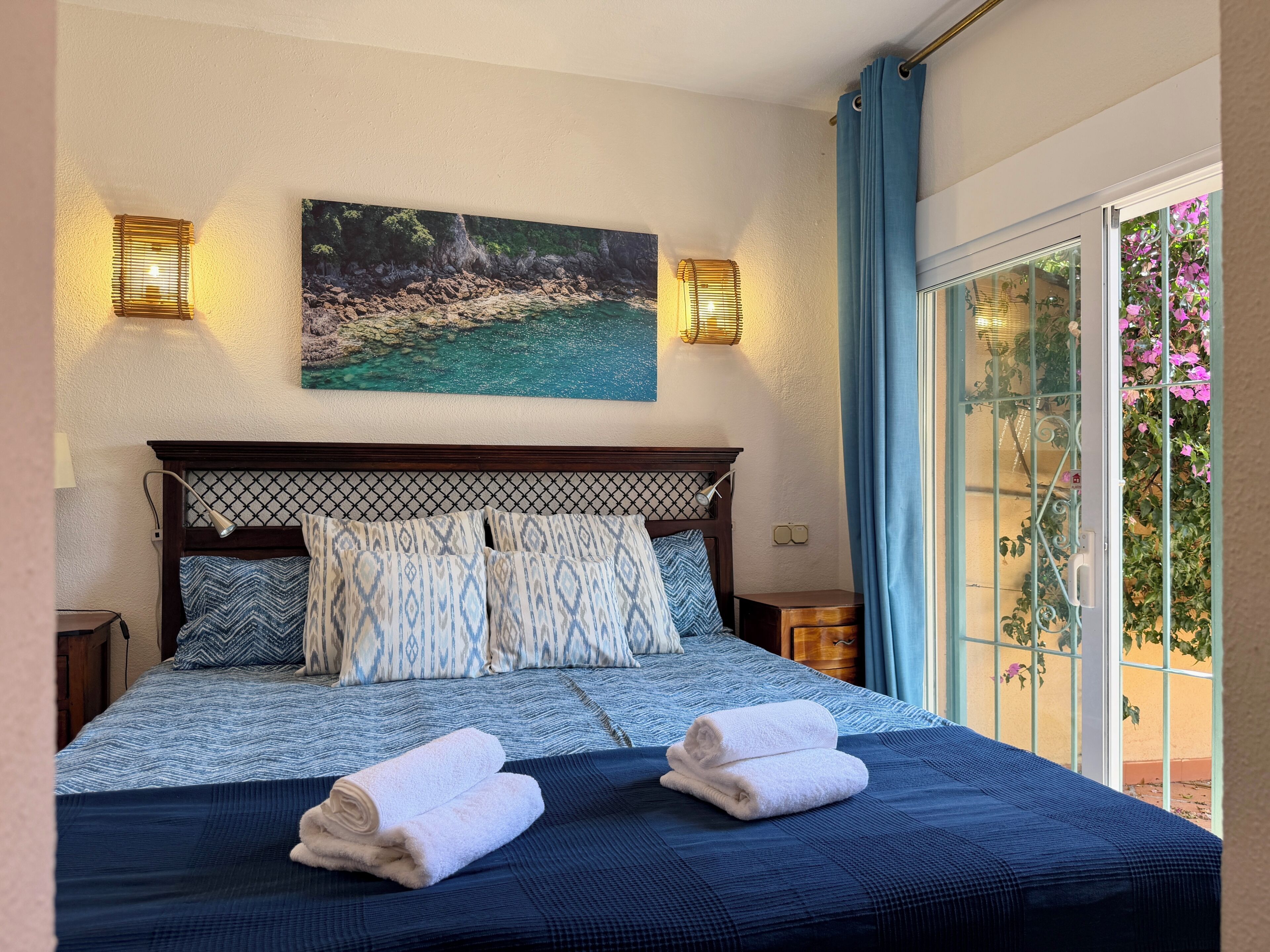 3 slaapkamers, een strijkplank/strijkijzer, gratis wifi, beddengoed
