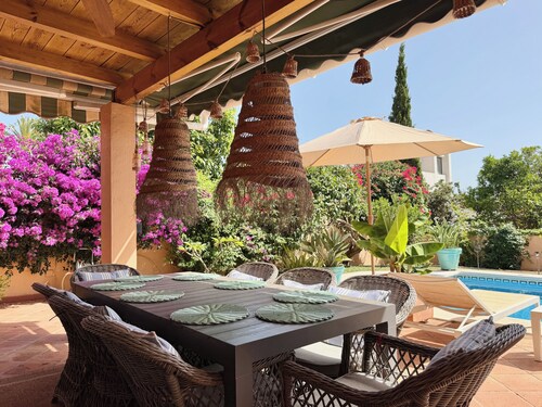 Sunny Family Villa | Easy Walk to the Beach
