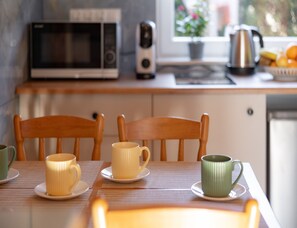 A kitchen with a microwave, a kettle, and a fruit bowl on the counter. - Year-round Holiday Home With Fireplace and Terrace (Mielno)