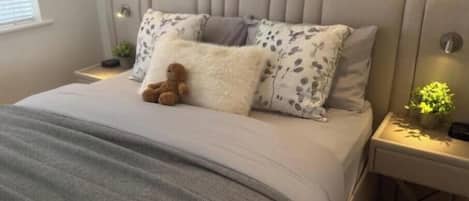 2 chambres, fer et planche à repasser, Wi-Fi, draps fournis