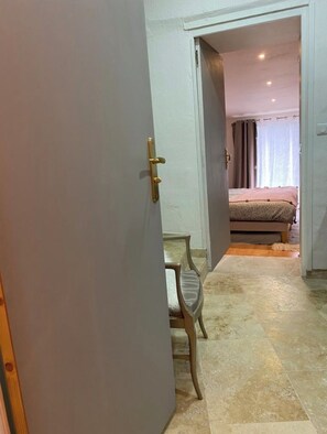 Unclassified image, 4 of 14, button - Charming 2-bedroom townhouse with a garden, 15 minutes from Avignon. (Althen-des-Paluds)