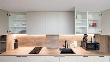 Kühlschrank, Mikrowelle, Herdplatte, Geschirrspüler