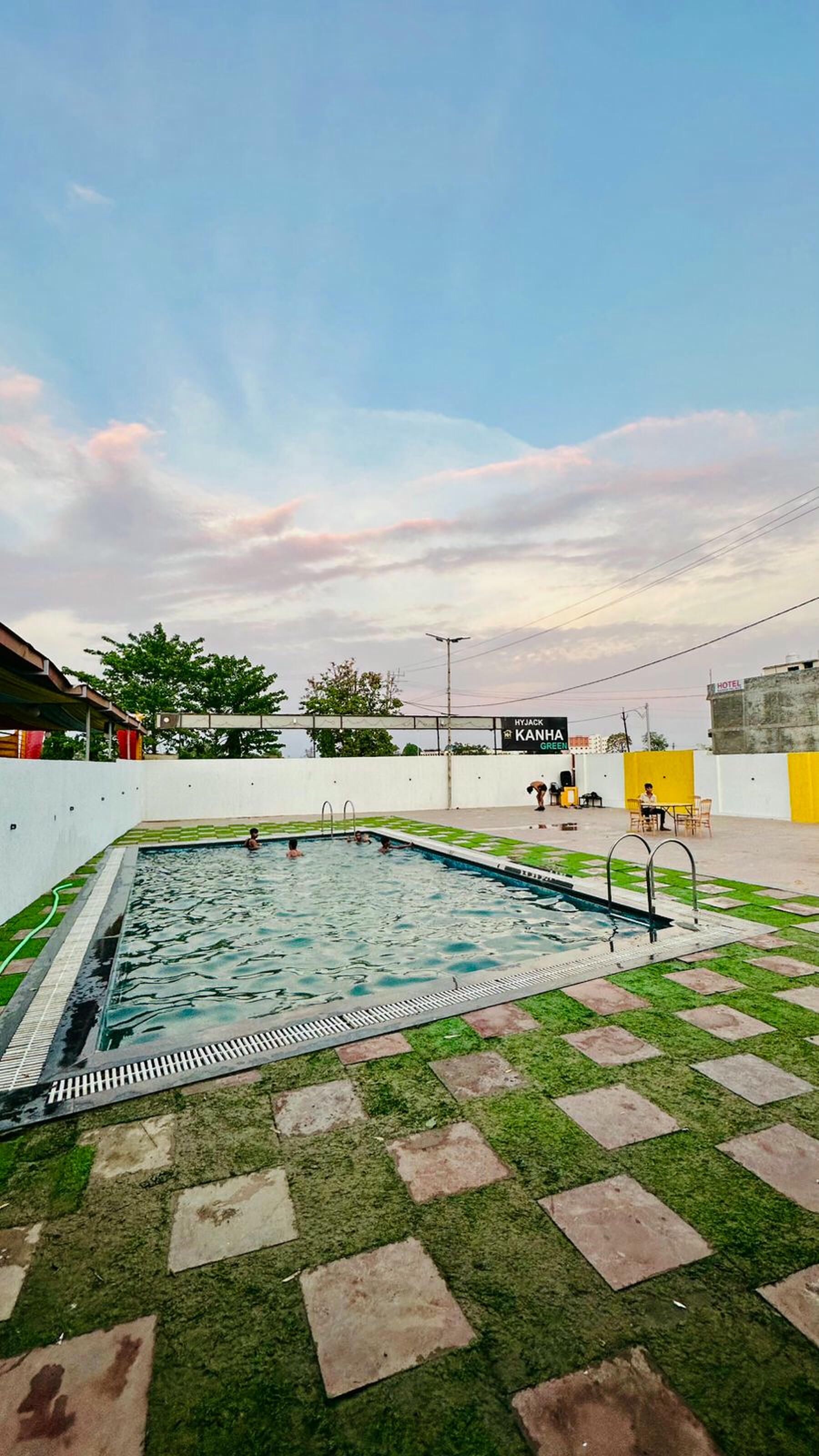 Kolam renang outdoor