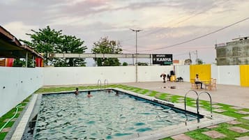Kolam renang outdoor