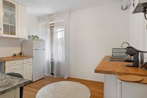 咖啡機/沖茶器、雪櫃、爐具、廚房用具/餐具/器皿