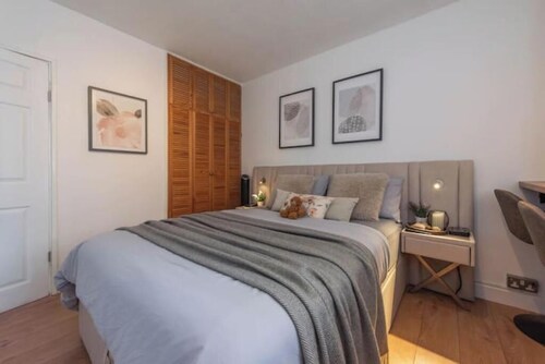 Walk to Oxford Centre • Free Parking • King Beds