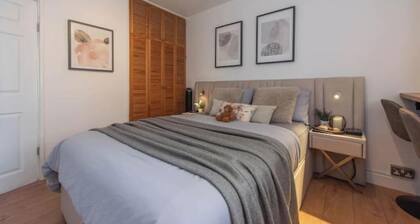 Walk to Oxford Centre • Free Parking • King Beds