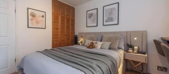 Walk to Oxford Centre • Free Parking • King Beds