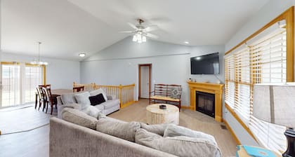 Bright 'n' Beautiful! 5 bedrooms 3 restrooms
