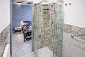 Bathroom - At the Court of the Gods - Zeus's Chamber (Tropea)