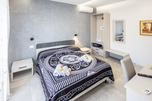 Room - At the Court of the Gods - Poseidon Room (Tropea)