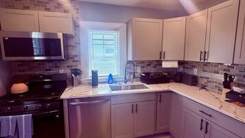 Coffee/tea maker, fridge, microwave, oven