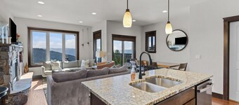 Mountainside Chalet w/ Hot Tub & Sauna