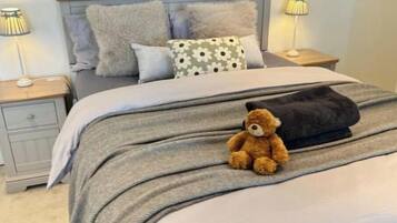 4 chambres, fer et planche à repasser, Wi-Fi, draps fournis
