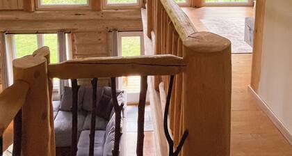 Premium log cabin, peaceful cozy retreat in nature, nearby Golf Montebello