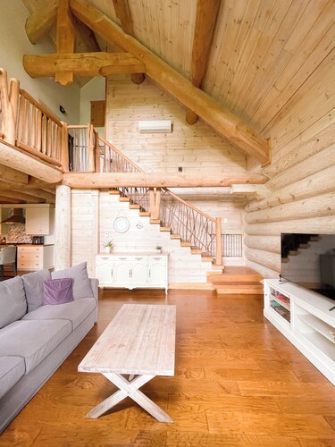 Premium log cabin, peaceful cozy retreat in nature, nearby Golf Montebello