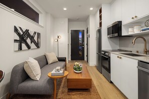 Living area - Charming studio in Seattle perfect for your city getaway (Seattle)