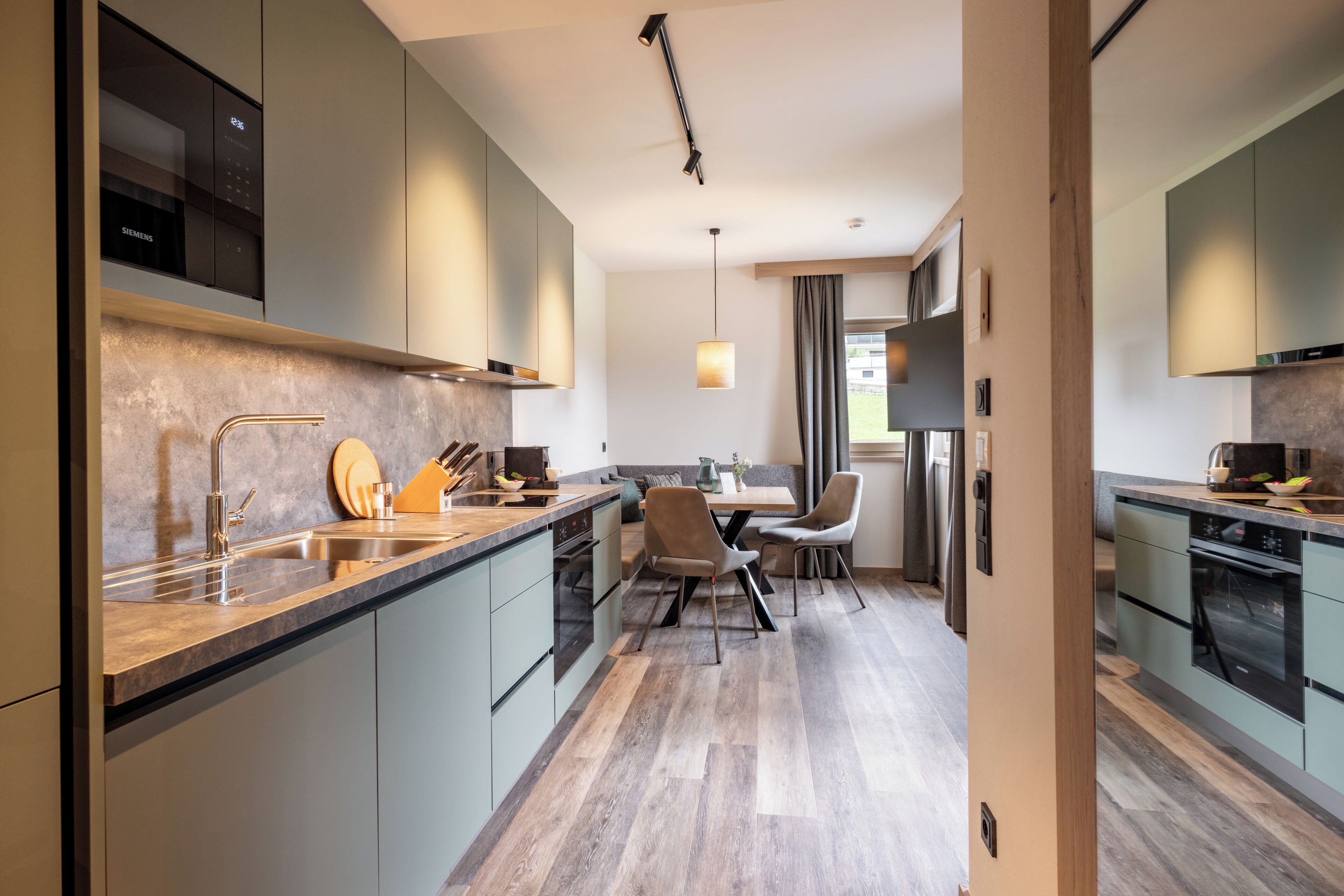Classic Apartment, Balcony, Mountain View | Private kitchen