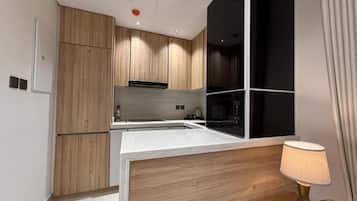 Junior Apartment, Balcony, City View | Dapur peribadi