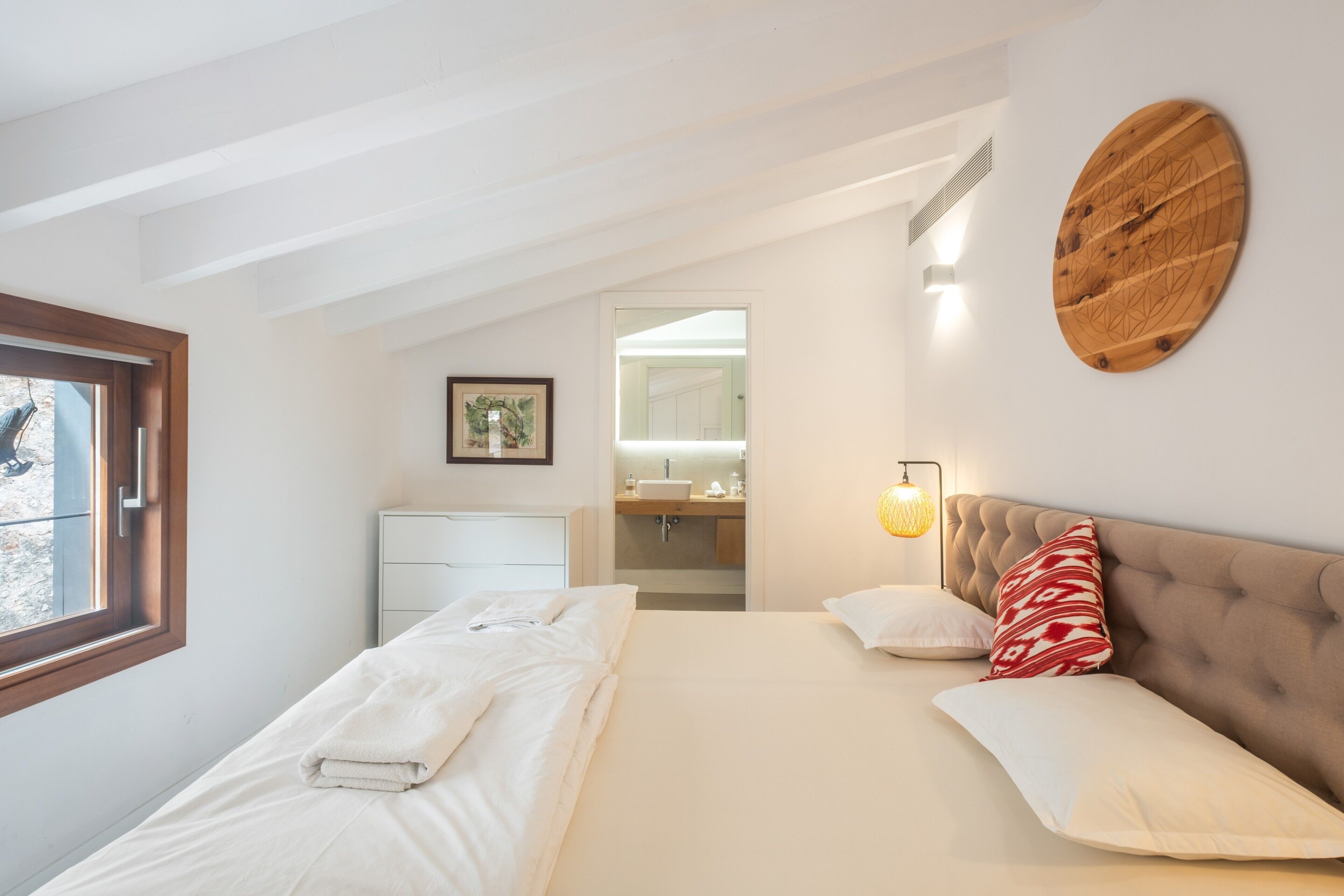 3 chambres, fer et planche à repasser, Wi-Fi, draps fournis