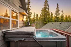 Outdoor spa tub - Summit County Escape | Private Hot Tub+ Deck (Breckenridge)