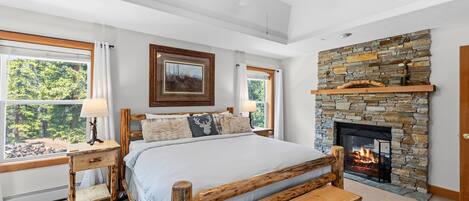 Tabla de planchar con plancha, wifi y ropa de cama