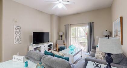 Gated, Newly Renovated, Ground-floor, Water-view Condo With Pools - Near Disney