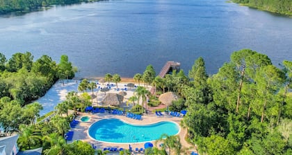 Exclusive hot tub Condo, 10 min to Disney