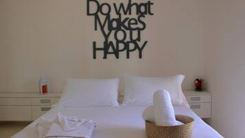 Double Room, Garden View | In-room safe, desk, free WiFi