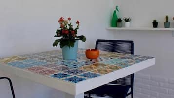 Tweepersoonskamer, uitzicht op tuin | Dineren