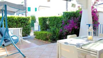 Apartment, Patio | Outdoor dining