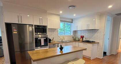 Duffy Family House: 3BR, 4B, Pet-
Friendly Big Yard
Entire home in Duffy ACT