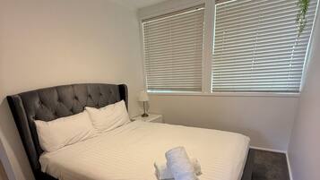 3 slaapkamers, een strijkplank/strijkijzer, wifi, beddengoed