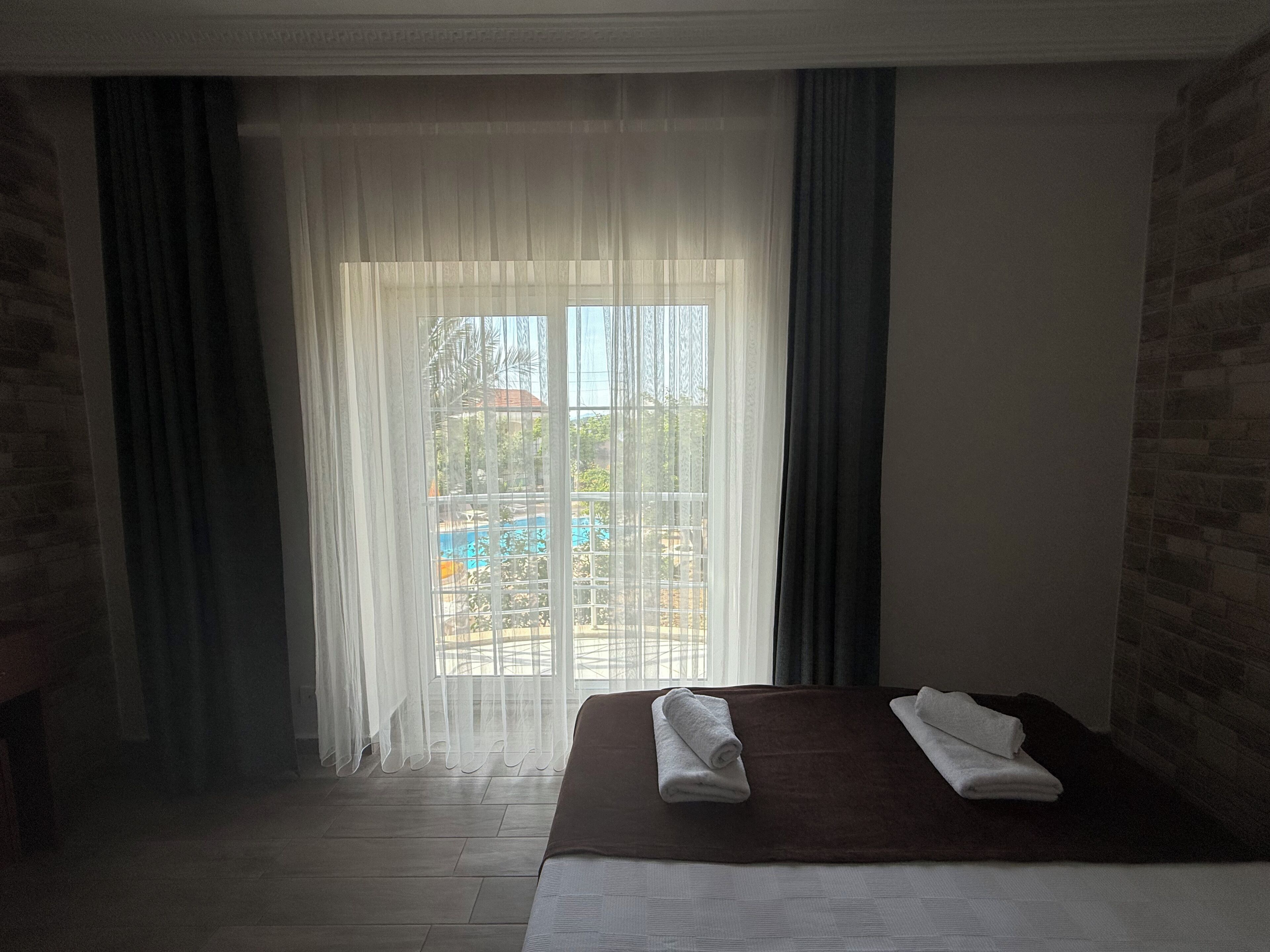 Quadrupla familiare, balcone, vista piscina | Postazione laptop, Wi-Fi gratuito