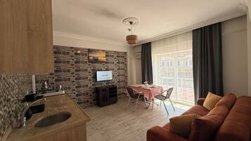 Deluxe Single Room | Living area