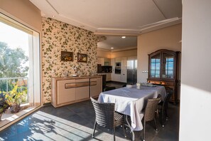 تناول الطعام