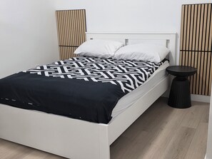 Iron/ironing board, internet, bed sheets - Luxury 2 bedroom Suite (Calgary)