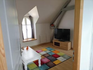 Living area - Villa Esperanza Vacation Rental (sleeps 2–5), 200 m from the castle, 25 min from the zoo (VALENCAY)