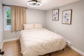 2 bedrooms, iron/ironing board, free WiFi, bed sheets - Historic Barn View | Cozy River Retreat (Frelinghuysen Township)