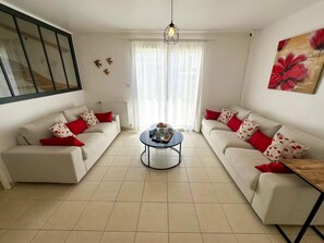 Apartment | Living room - 3BR Coastal Home With Garden & Terrace (Plouguerneau)