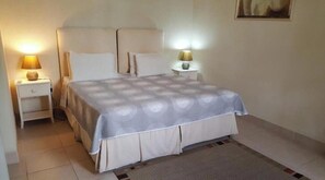 Ferros/tábuas de passar roupa, Wi-Fi, roupa de cama