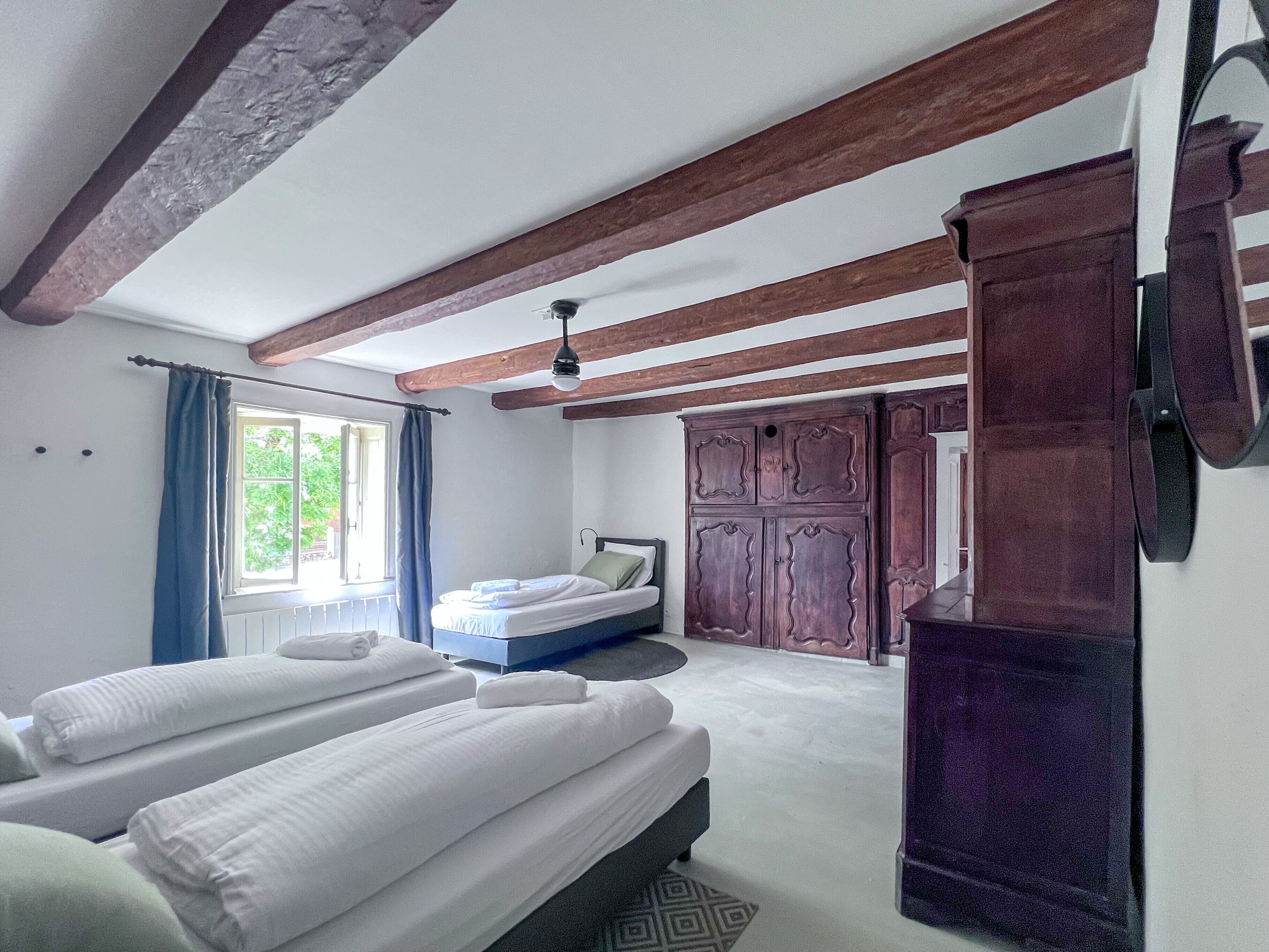 Iron/ironing board, WiFi, bed sheets