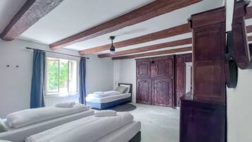 Iron/ironing board, WiFi, bed sheets