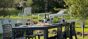 Maison Le Bonheur : Maison de campagne avec piscine privée, jardin et Wi-Fi