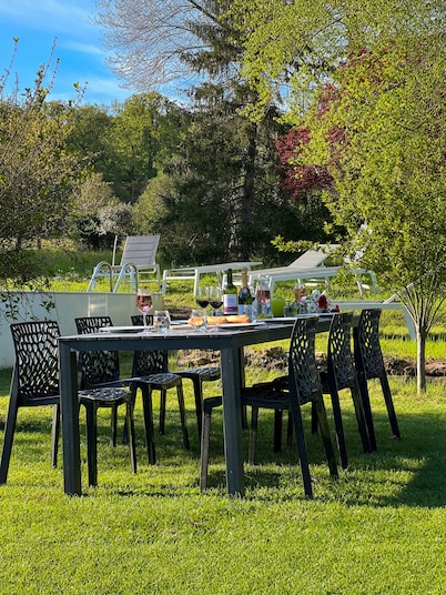 Country House 'Maison Le Bonheur' with Private Pool, Garden, and Wi-Fi