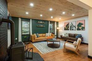 Living area - Moonstone | Hocking Hills, Modern, Hot Tub (Rockbridge)