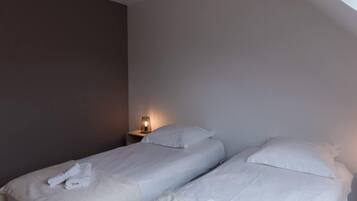 House | 2 bedrooms, iron/ironing board, bed sheets